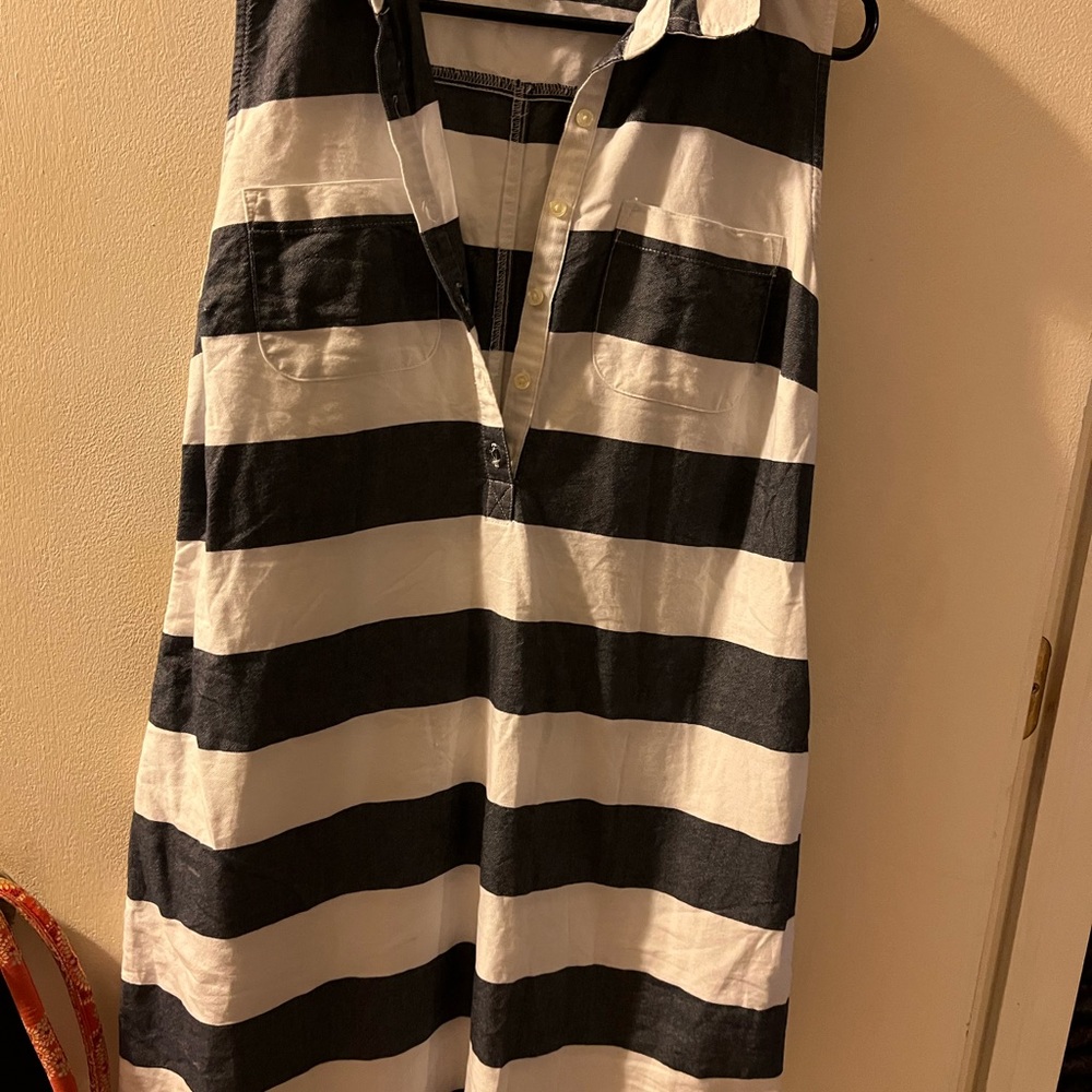 Woman’s old navy dress size medium